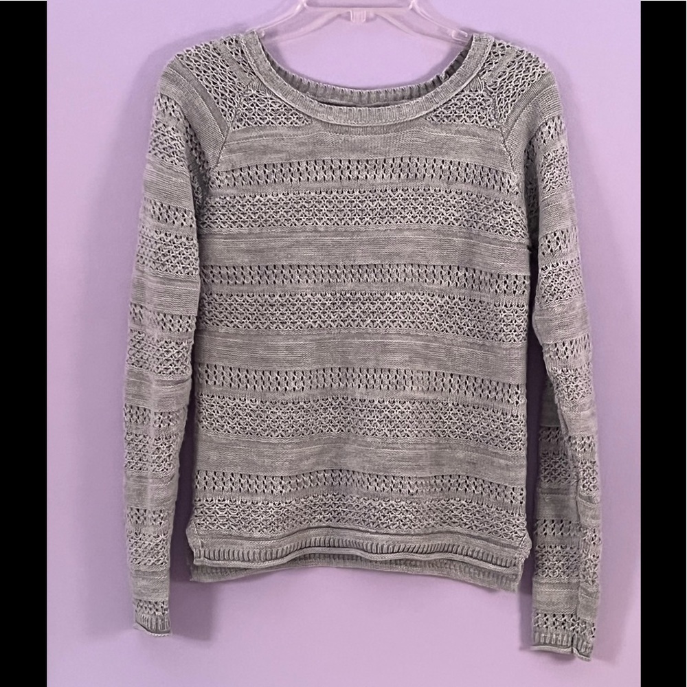 NWOT American Eagle Lightweight Woven Light Gray Sweater Size Medium